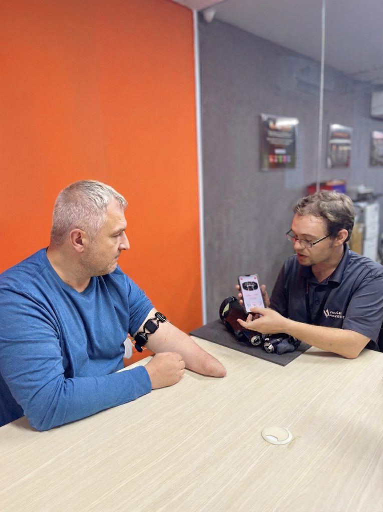 Visualizing muscle activity on a smartphone app during a pre-fitting assessment with the Vulcan Myoband